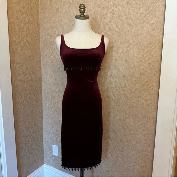 green emerald velvet dress Velvet Tiered Empire Waist Midi Dress Black / L main image 1